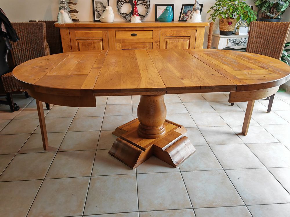 Table ch&ecirc;ne massif ronde + 6 chaises en rotin Meubles