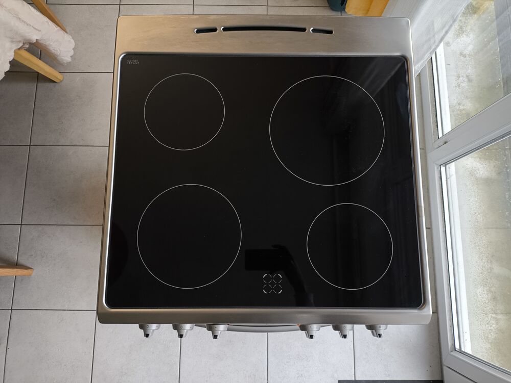 Plaque de cuisson vitro ceramique avec four combin&eacute; Electrom�nager