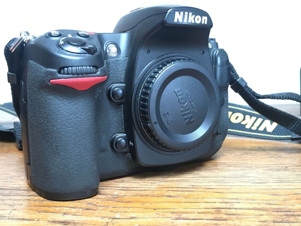 Appareil photo num&eacute;rique Nikon D300 et ses accessoires
Photos/Video/TV
