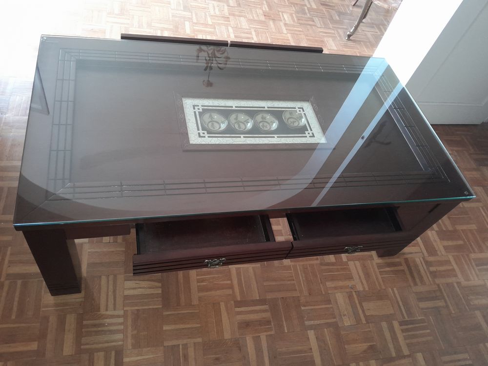 Table basse en bois macif wenger avec plateau verre. Meubles