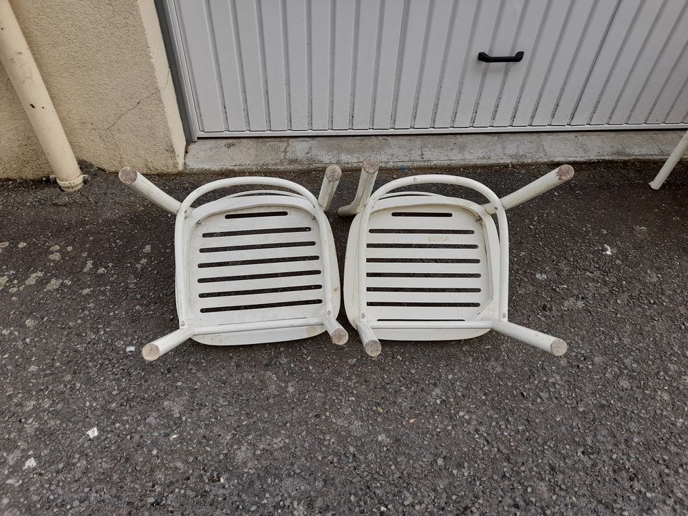 Quatre chaises en bois Meubles