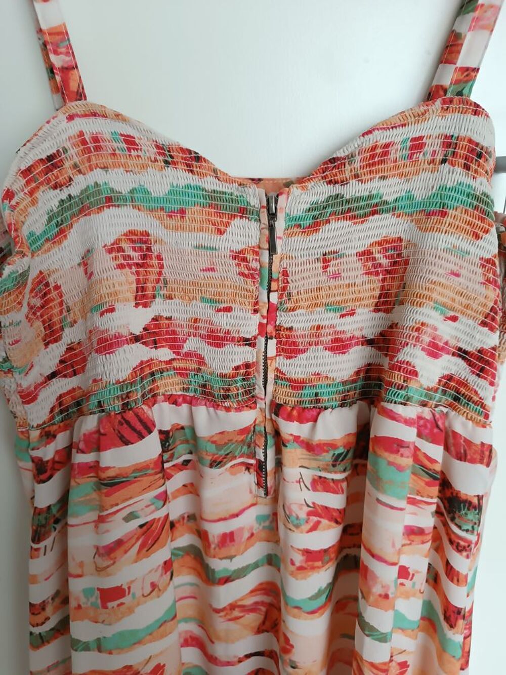 Jolie robe 46/48 Vêtements