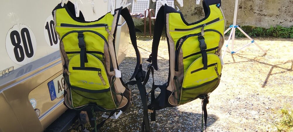 Lot de deux sacs &agrave; dos jaune-vert avec multiples poches Maroquinerie