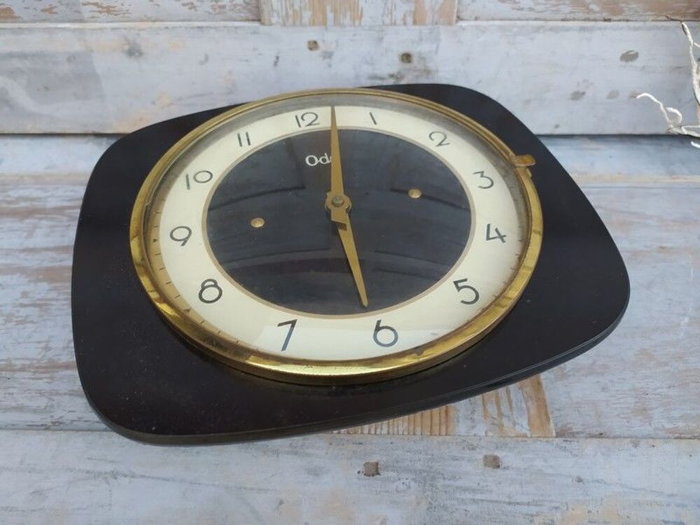 Pendule Murale Vintage ODO Formica Noir et Laiton
