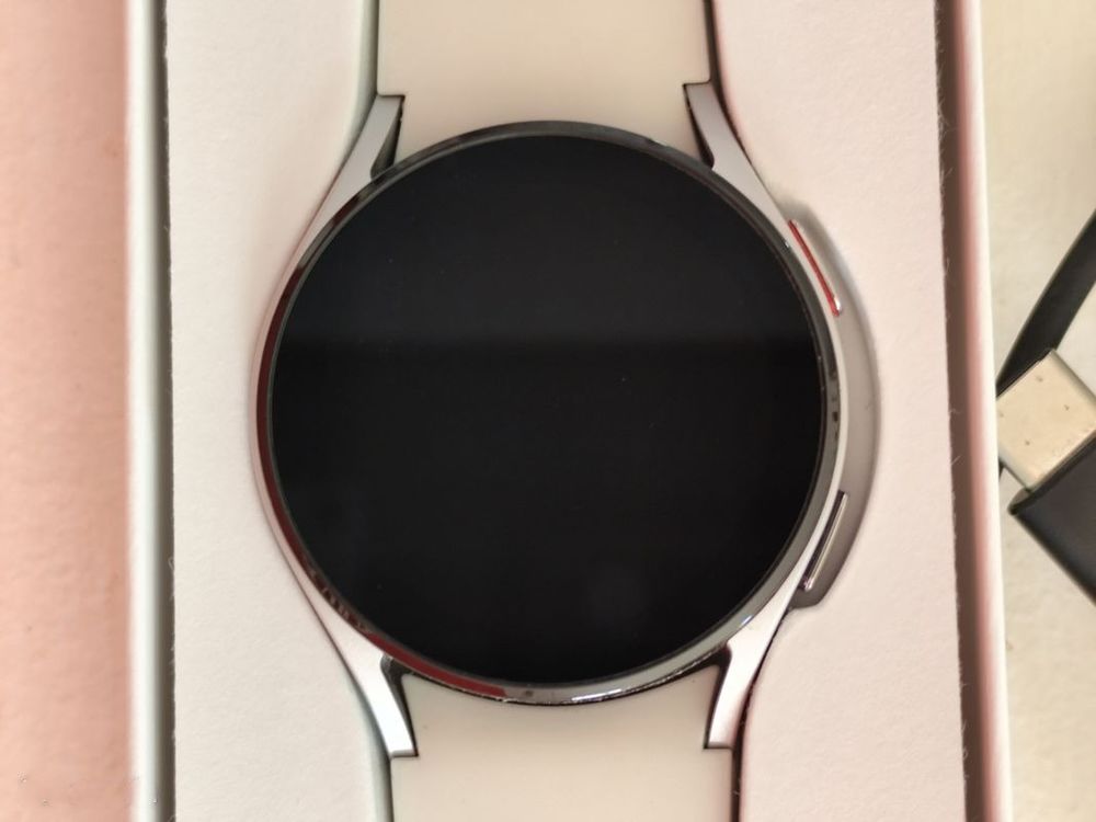Samsung galaxy watch 4 &eacute;tat neuf Bijoux et montres