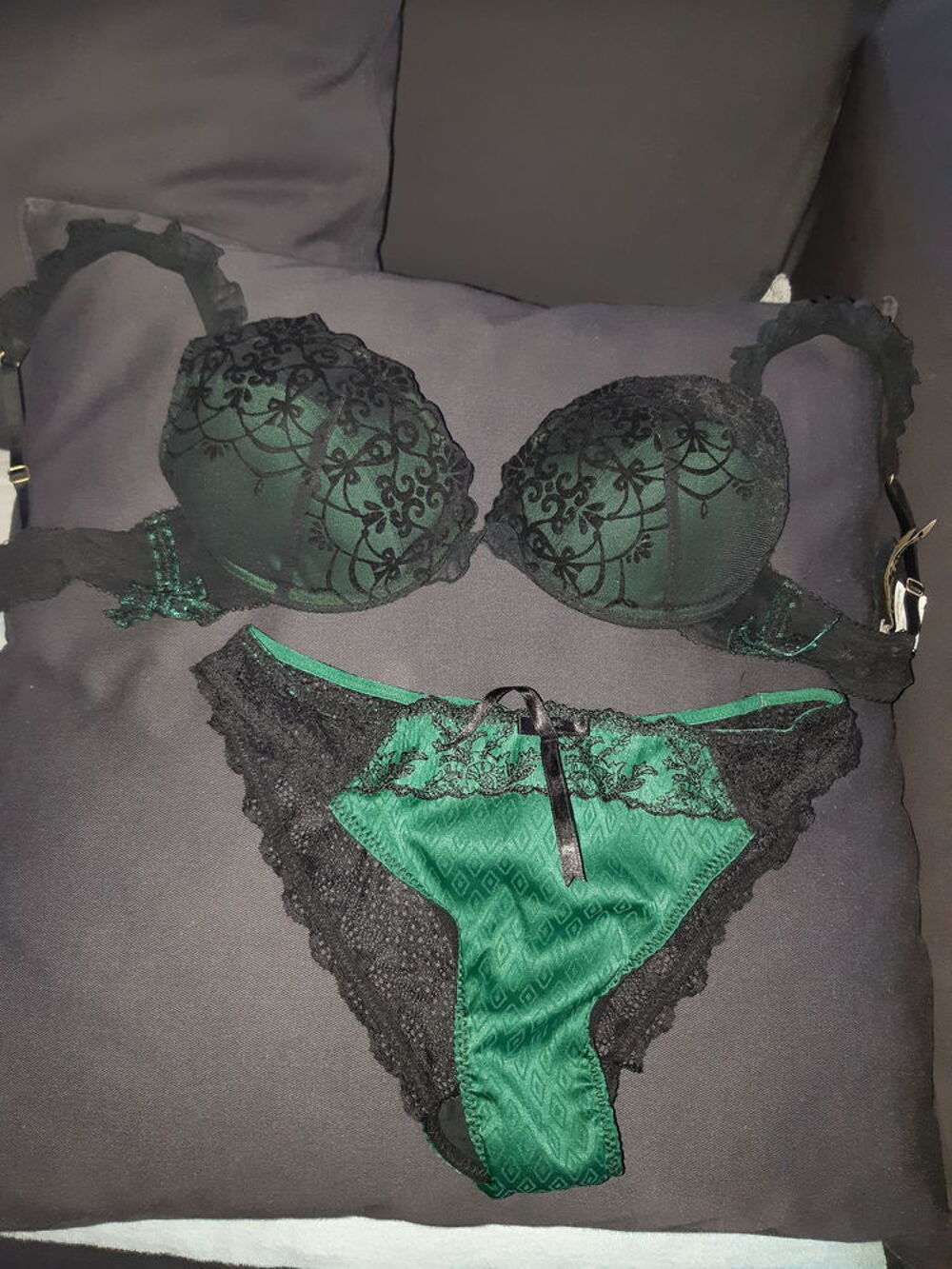 soutien gorge rembourr&eacute; NEUF ETAM, T85C
Vêtements