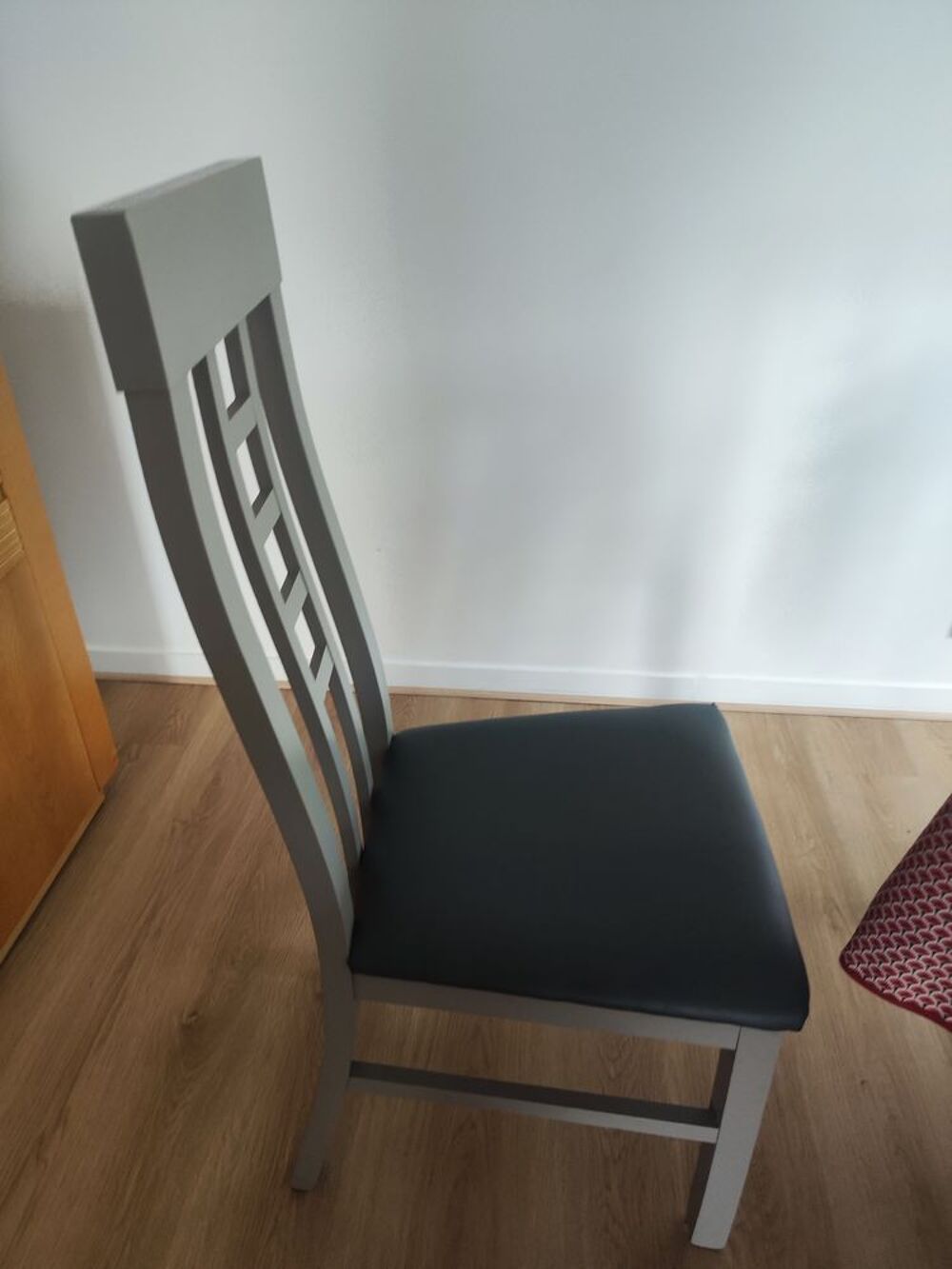 Lot de 6 chaises grises
A r&eacute;cup&eacute;rer sur place. Meubles