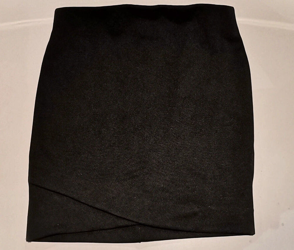 Jupe noire extensible en polyester H&amp;M taille 34 Vtements