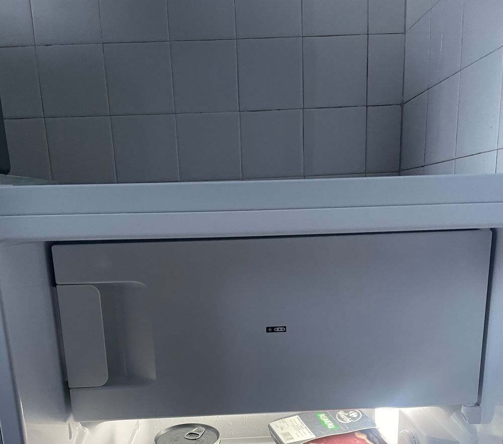 petit r&eacute;frig&eacute;rateur avec compartiment cong&eacute;lateur Electroménager