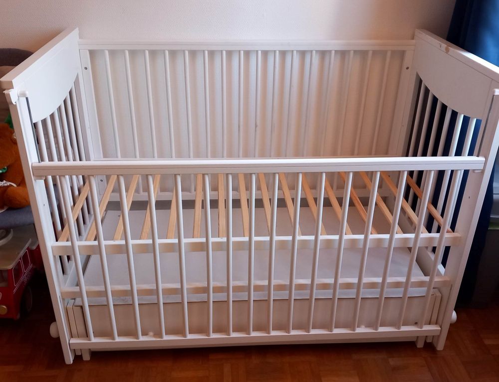 Lit b&eacute;b&eacute; &agrave; bascule avec sommier r&eacute;glable + tiroir de rangt Meubles