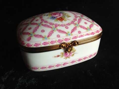BONBONNIERE/ BOITE A BIJOUX PORCELAINE DE PARIS Envoi Possib 40 Tr�gunc (29)
