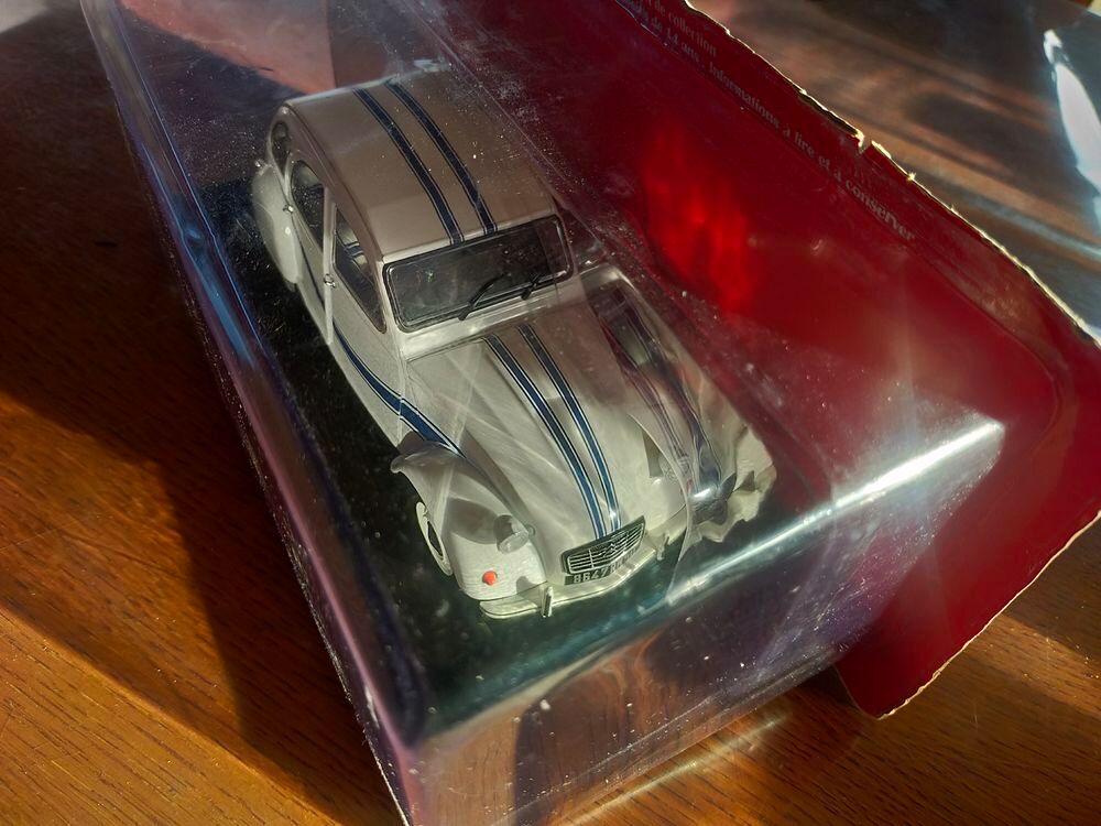 2cv France3 blanche bandes bleues 1/24e neuve
