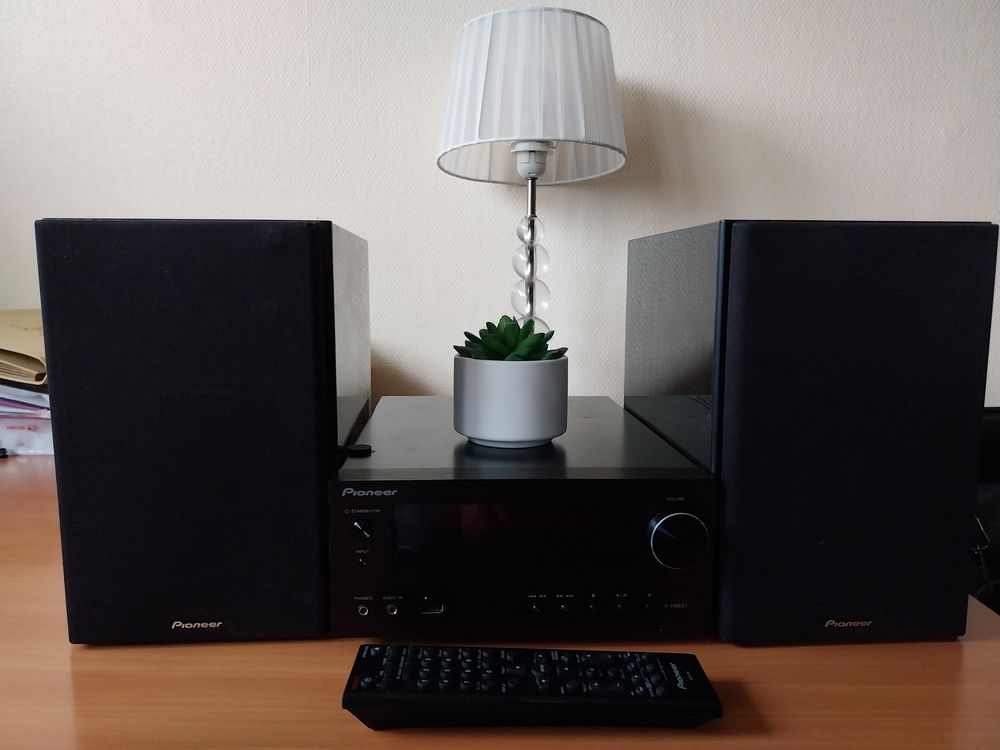 Cha&icirc;ne hi-fi en bon &eacute;tat avec t&eacute;l&eacute;commande Photos/Video/TV
