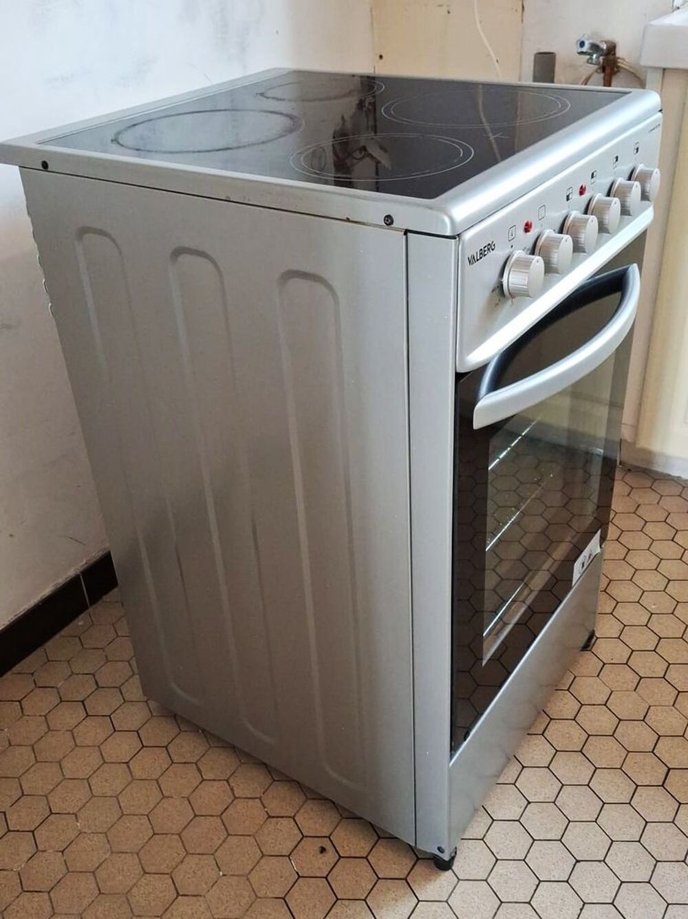 CUISINIERE VITROCERAMIQUE Electrom�nager