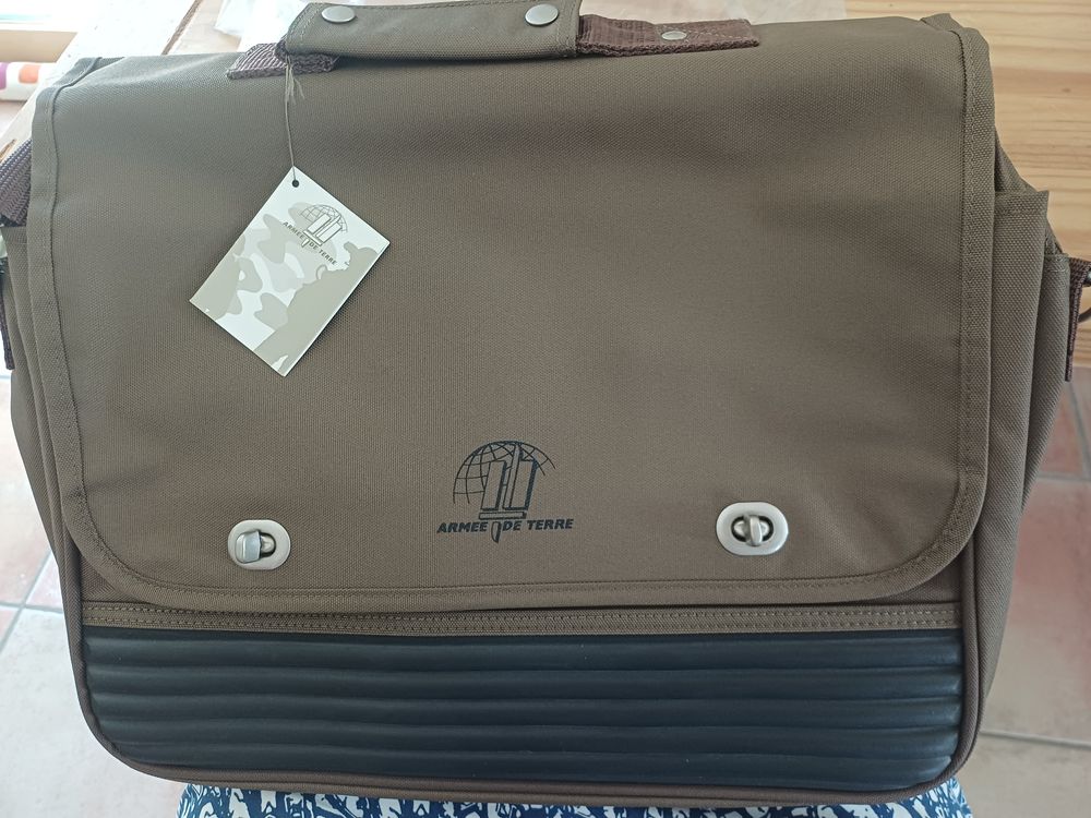 1 Sac militaire multi-poches Maroquinerie