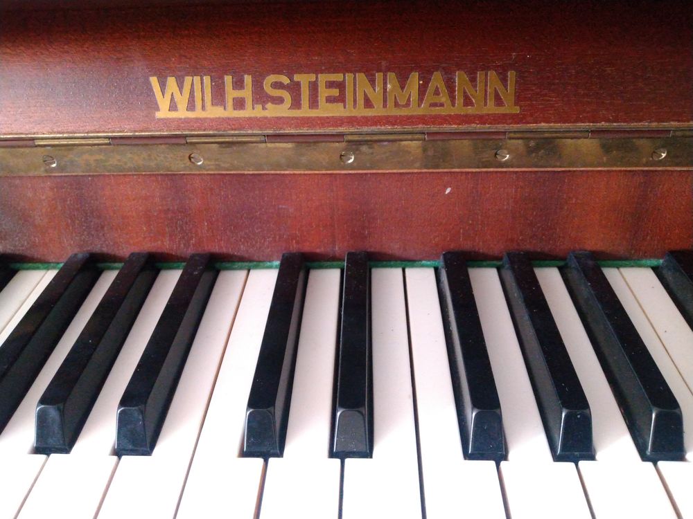 Piano droit Steinmann Instruments de musique