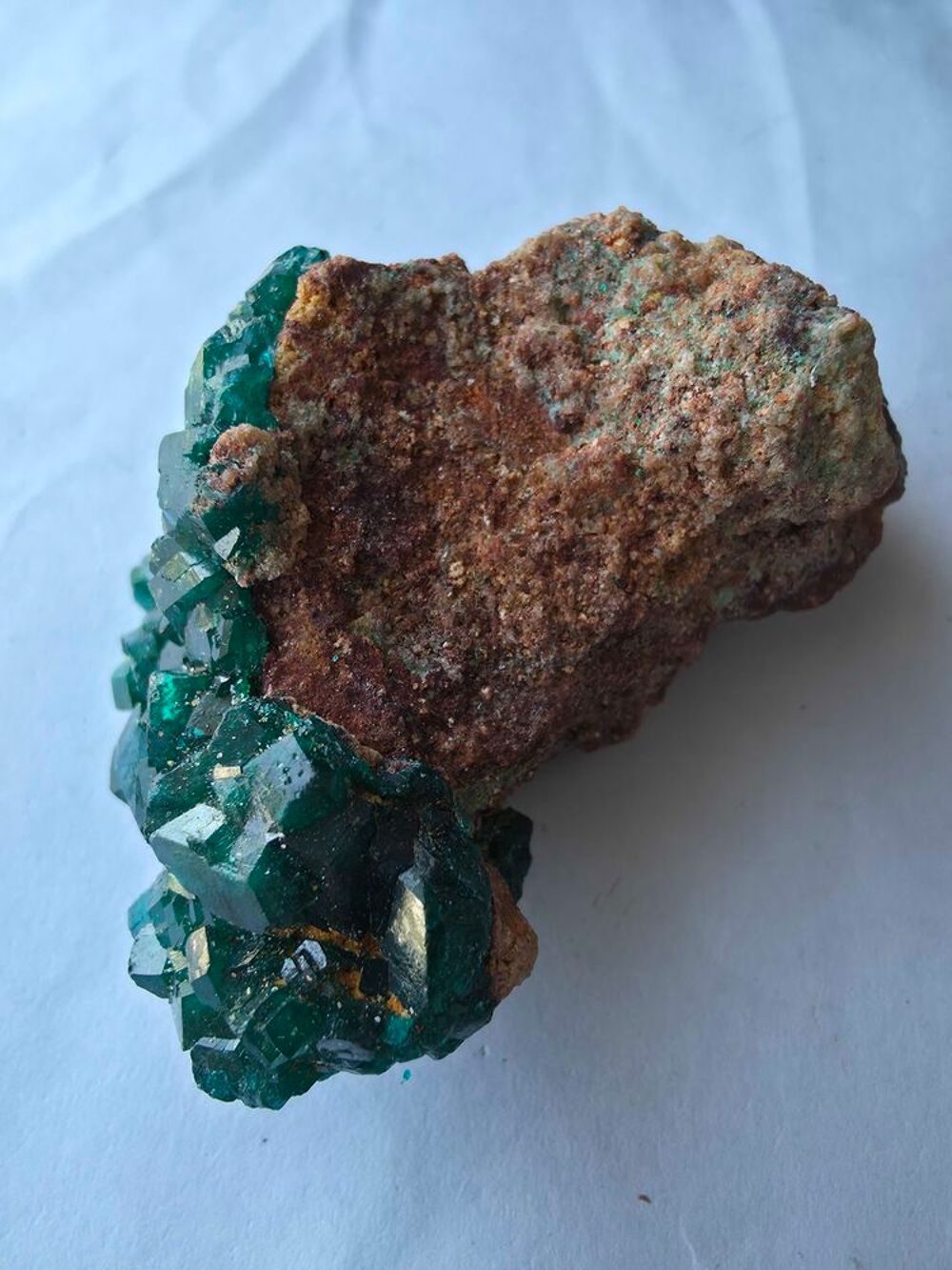 Min&eacute;ral Rare de Collection : Dioptase sur Matrice-Congo(RDC)-56g 