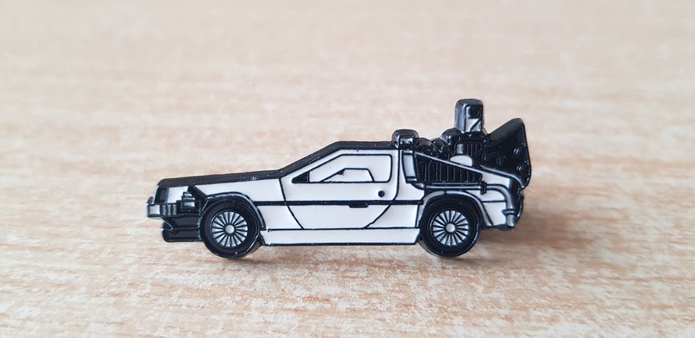  broche badge pins pin's film retour vers le futur voiture 