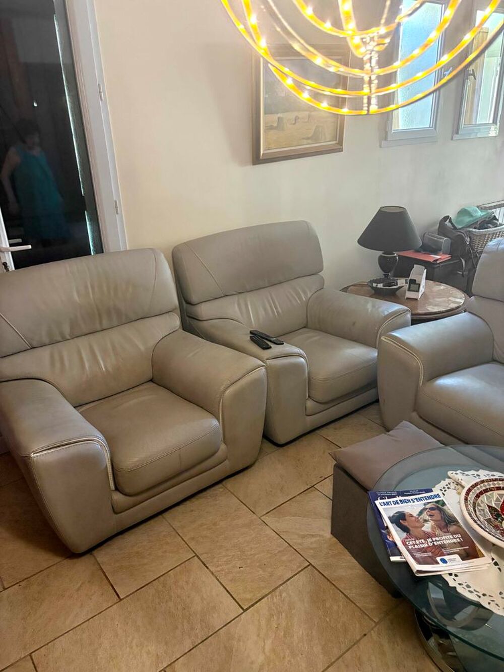 1 banquette 3 places et 2 fauteuils en cuir Meubles
