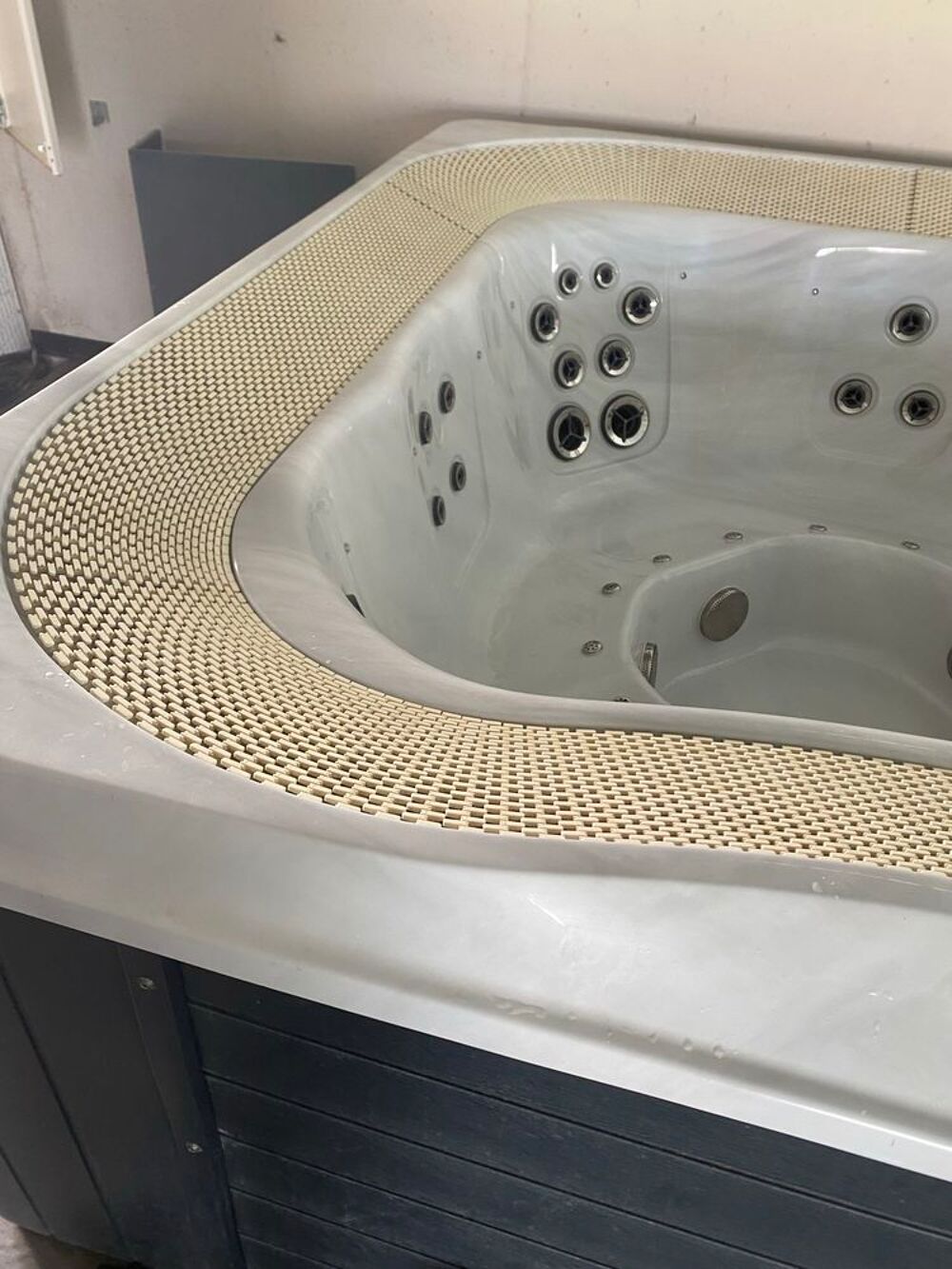 SPA 7 places 2m40 sur 2m40 . Meubles