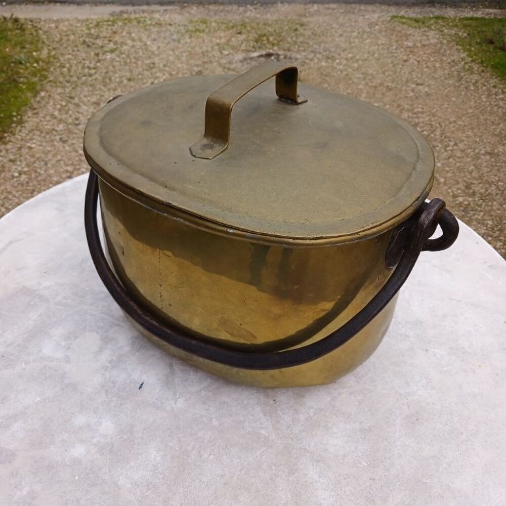 ancienne marmite en laiton massif avec couvercle 