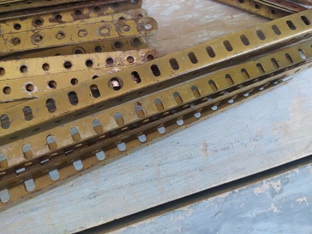 Ancien Jeu Meccano Pi&egrave;ces Accessoires Barres et Corni&egrave;res 04 