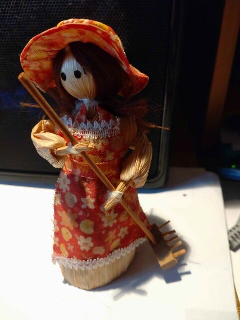 POUP�ES FOLKLORIQUES ANCIENNES PAYS ETRANGER 5 Laval (53)