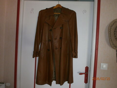 Manteau cuir maron T . L 35 Tugéras-Saint-Maurice (17)