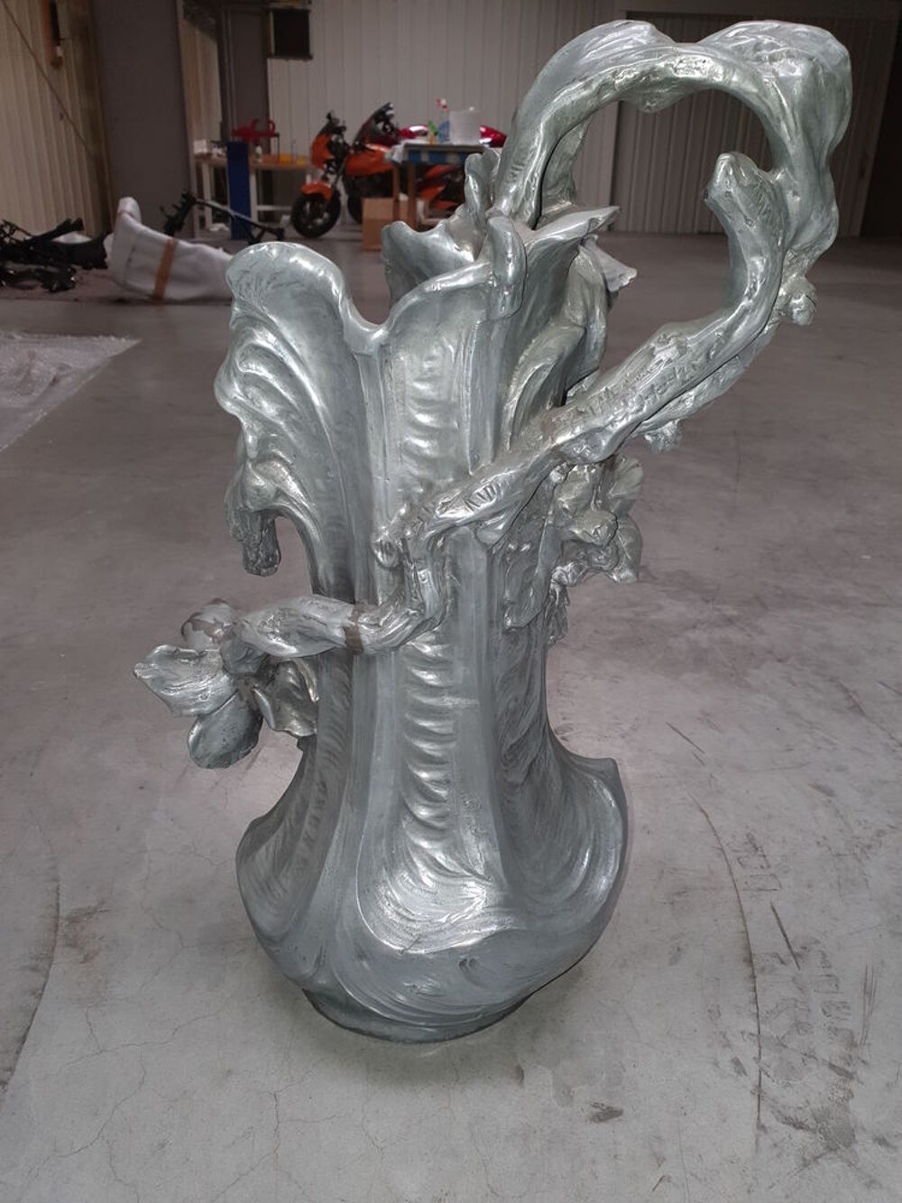vase en etain 