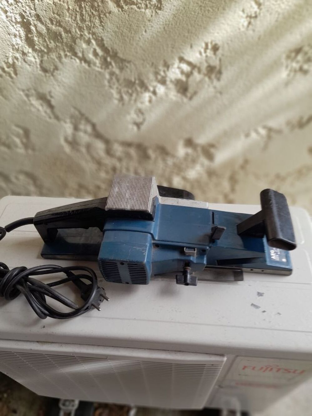 A saisir Rabot &eacute;lectrique professionnel marque AEG Bricolage