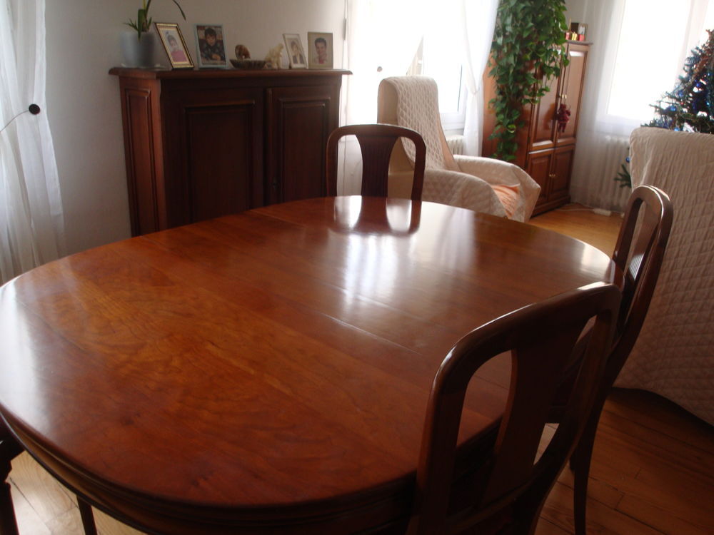 TABLE EN MERISIER MASSIF Meubles