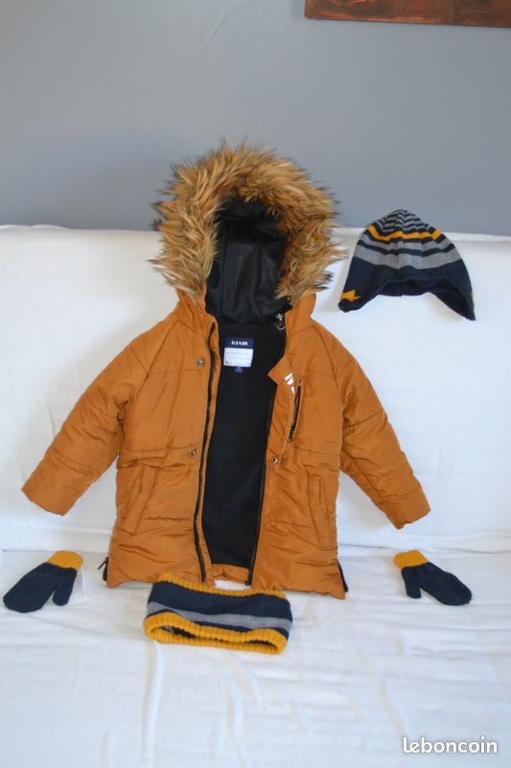 ensemble blouson avec &eacute;charpe et gants + bonnet Vtements enfants