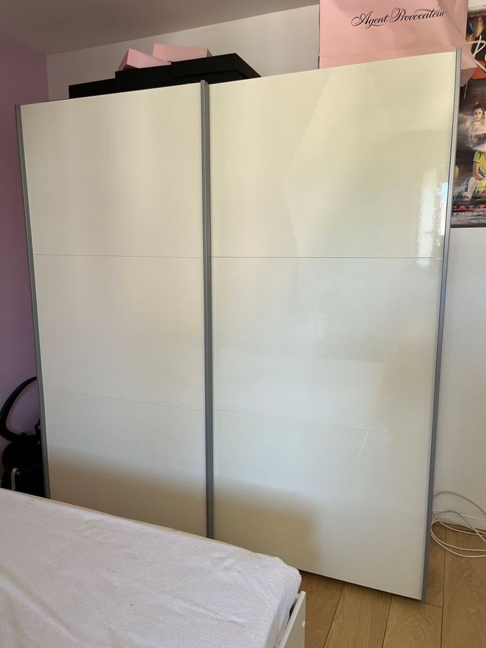 Lit 140 et armoire blanche Meubles