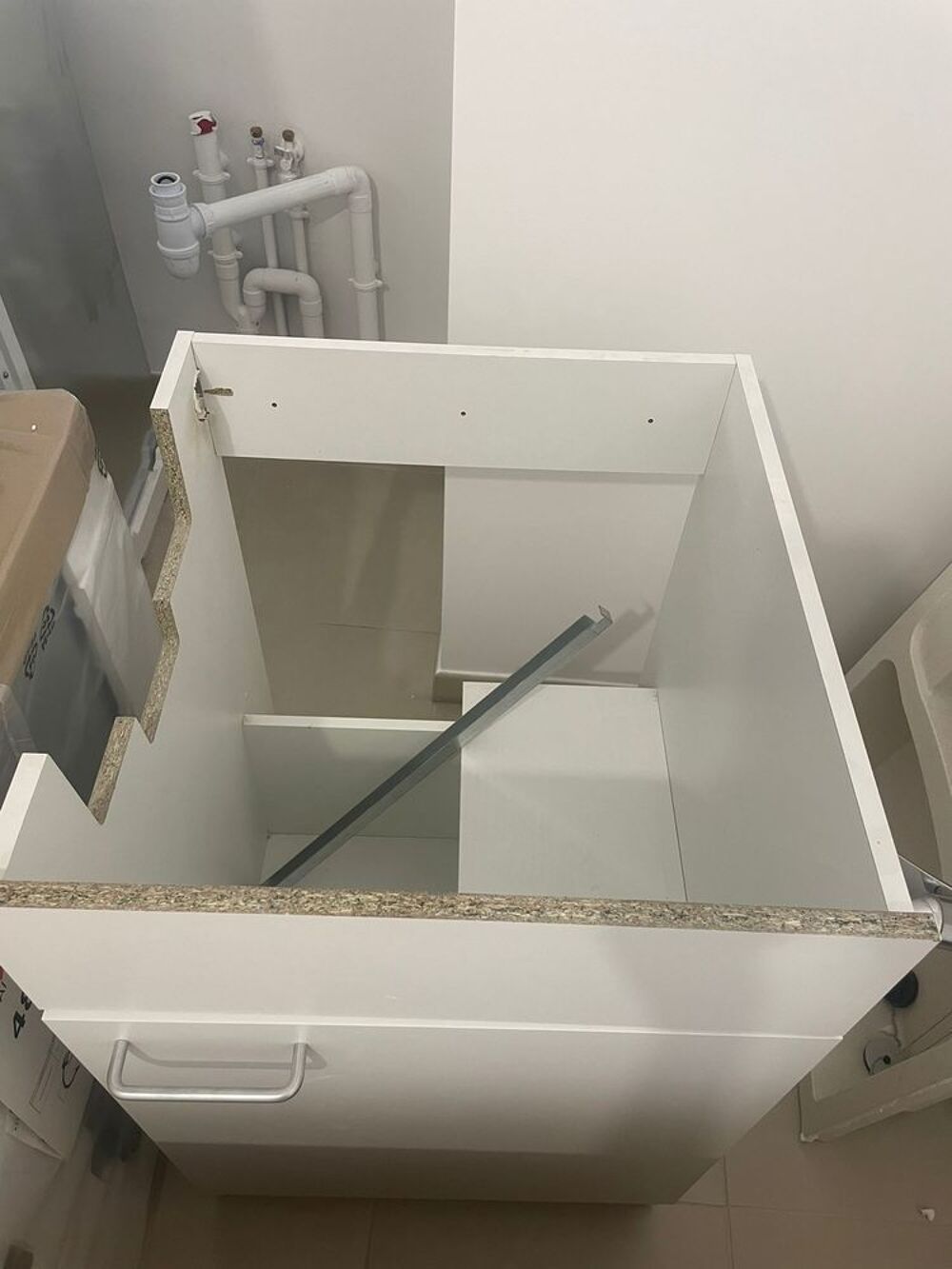 Kitchenette neuve ? &eacute;vier r&eacute;sine CAREA + meuble ? jamais Meubles