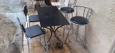 Table en fer forg et chaises haute 160 Quinson (04)
