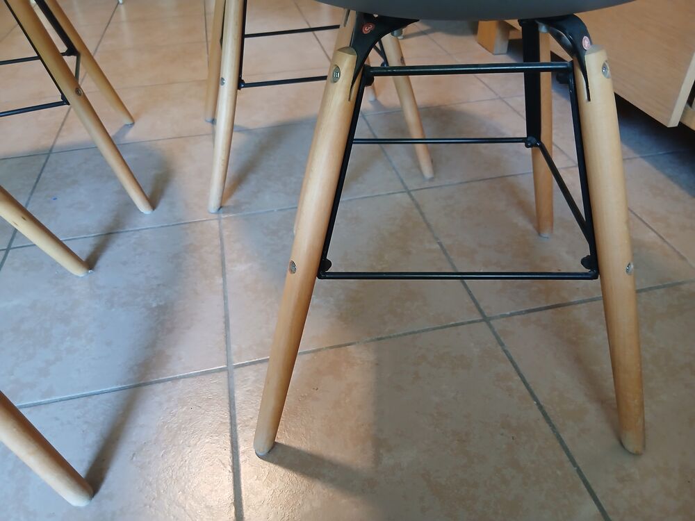 4 chaises grises Meubles