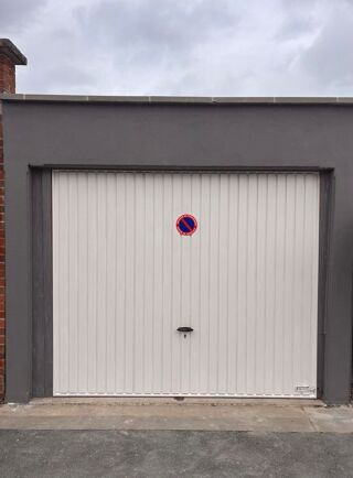  Parking / Garage à louer 15 m² Lille