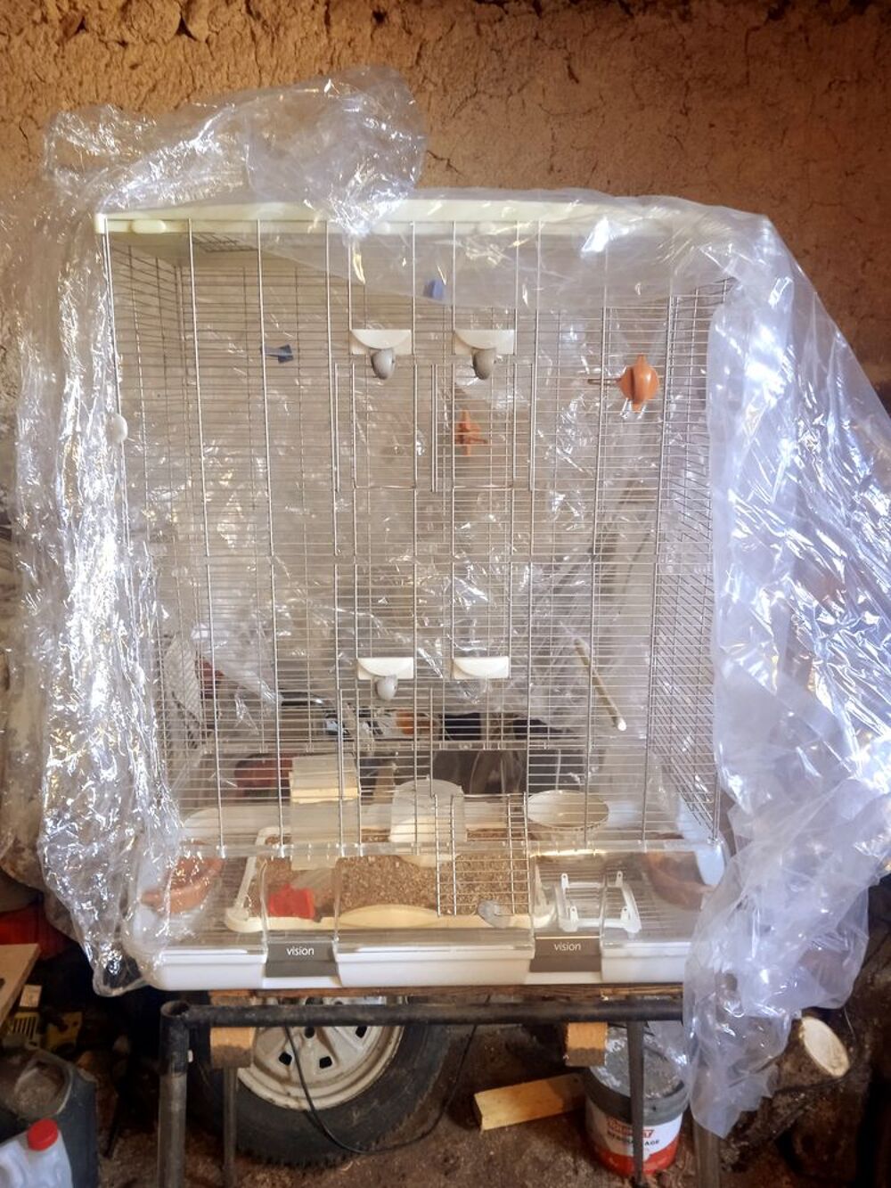   cage neuve mont�e ht :90 larg:  80 epaiss : 45 