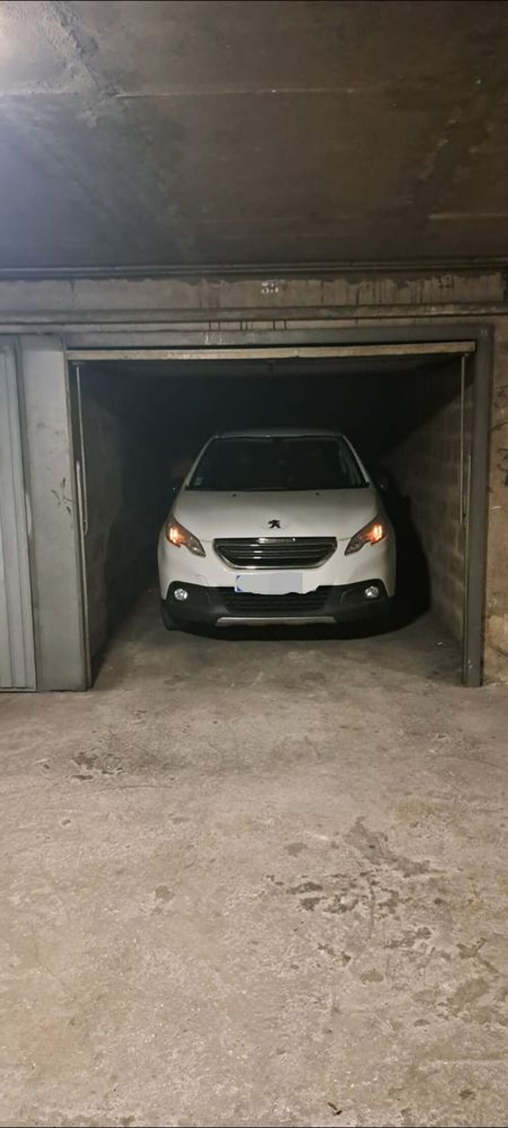 Location Parking/Garage Box / garage fermé rue du rouet Marseille 8