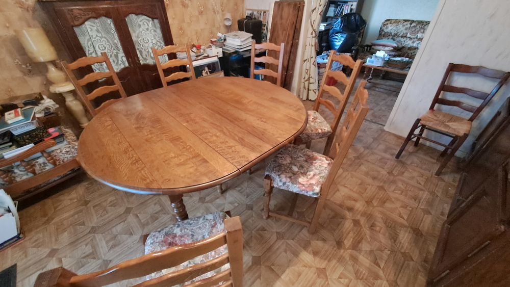 Table en ch&ecirc;ne avec ses 6 chaises Meubles