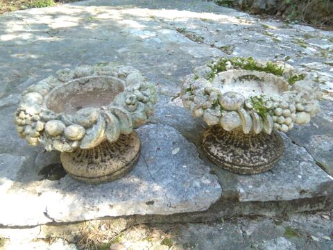 Ensemble d�cors de pierres : 2 vasques motifs fruits, mat�ri Roquefort-les-Pins (06)