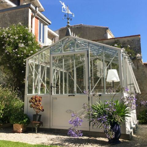 Ce mod�le de serre est visible au show-room de Balbigny 11500 Balbigny (42)