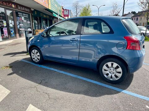 Toyota yaris essence