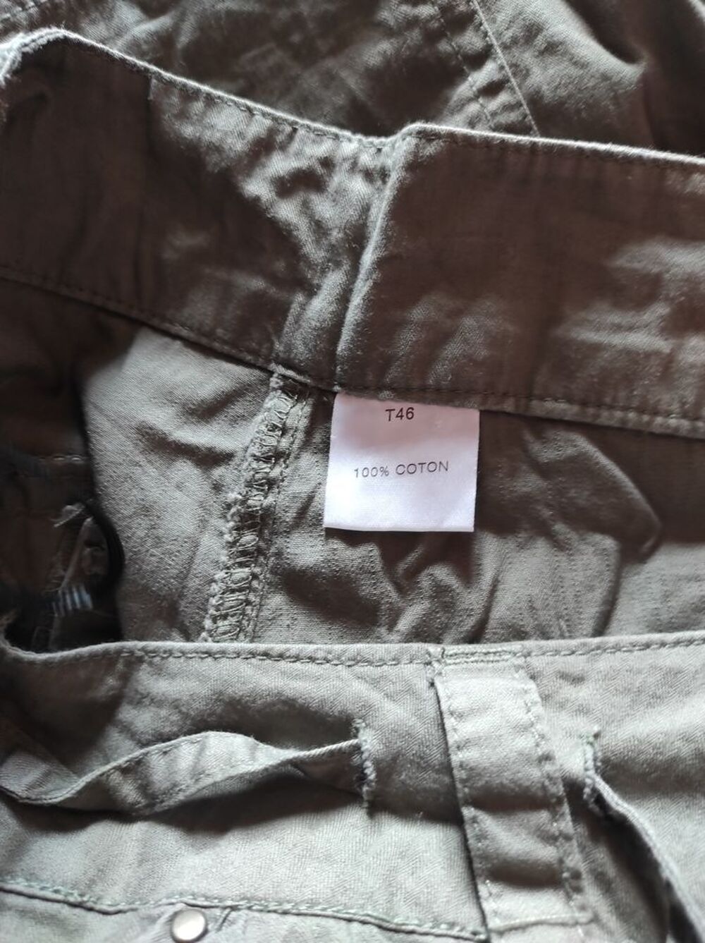 A vendre10€ bernuda taille 46 pour homme Vêtements