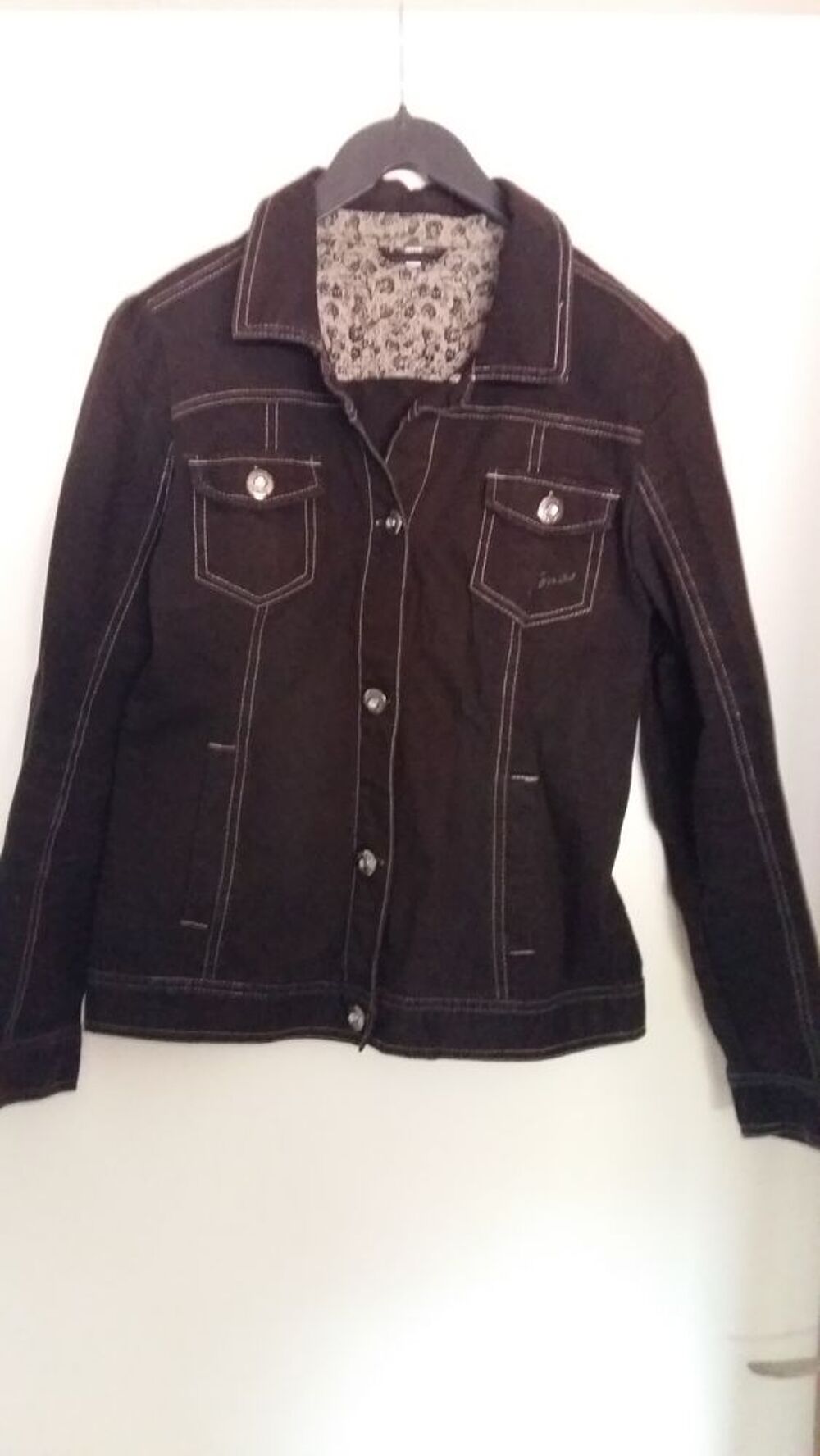 Veste en jean noir "Jonas Brothers". Vêtements enfants