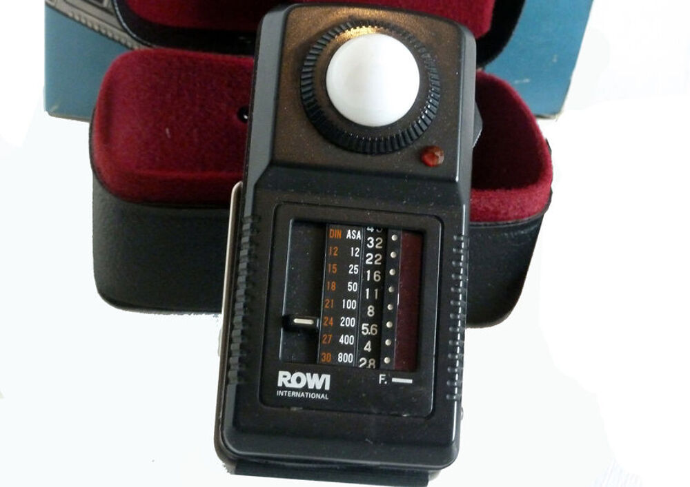 Flash M&eacute;tre ROWI 311 noir, &eacute;tuis, dragonne. Photos/Video/TV