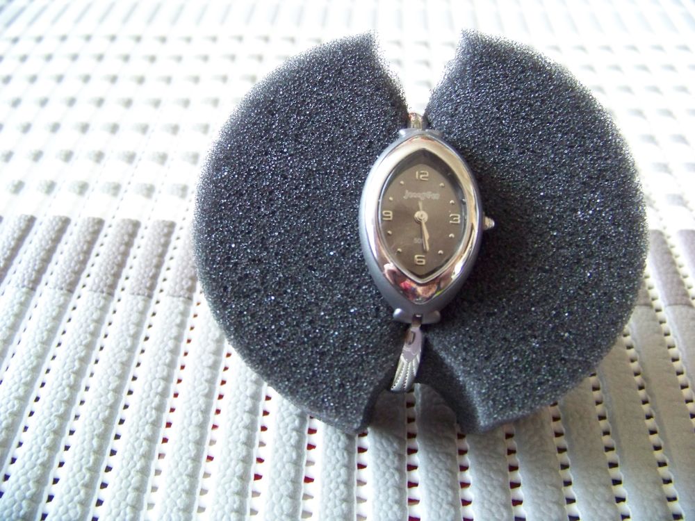 Montre jeune femme/jeune fille Marque Jennyfer Bijoux et montres