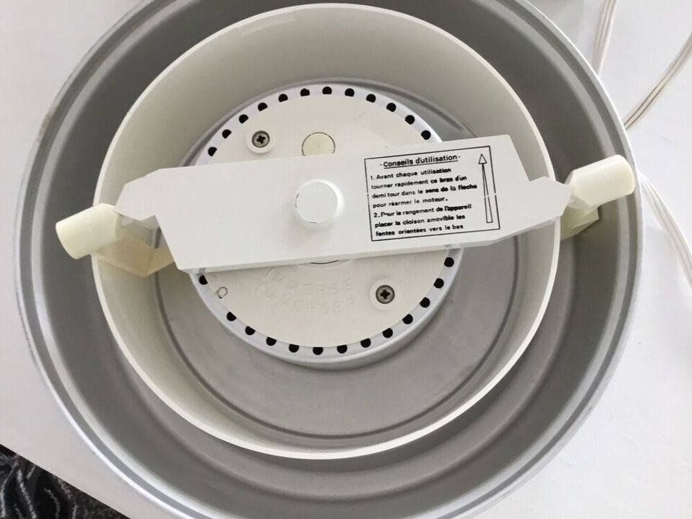 Sorbeti&egrave;re &eacute;lectrique SEB rouge type 321 Electroménager