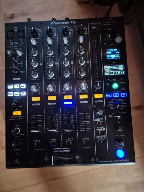 table de mixage Pioneer DJ DJM-900 1450 Pissotte (85)