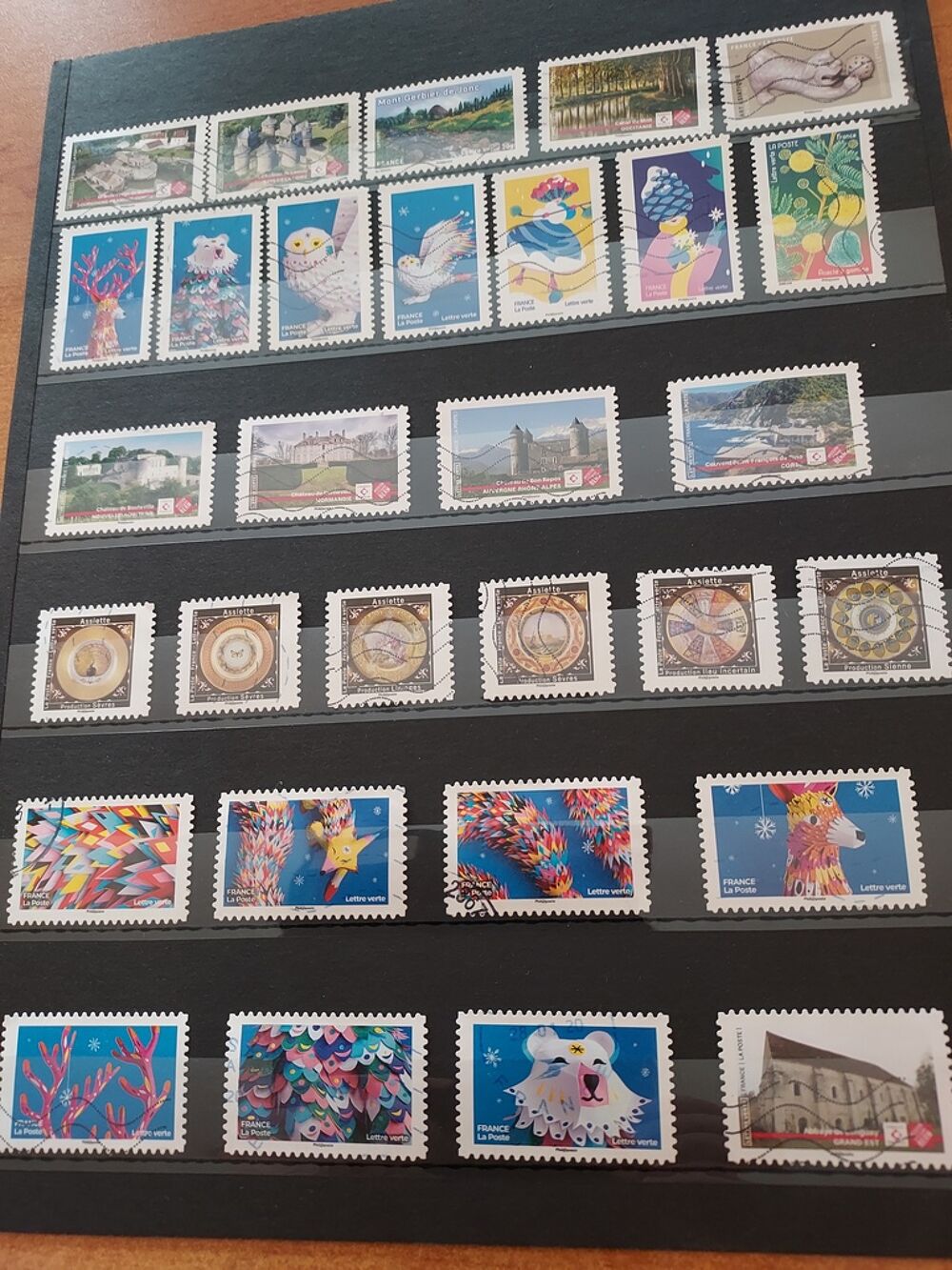 Lot de timbres-poste adh&eacute;sifs fran&ccedil;ais oblit&eacute;r&eacute;s. 